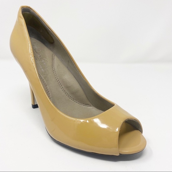 KENNETH COLE New York Patent Leather Pumps Tan 7 - Picture 1 of 13